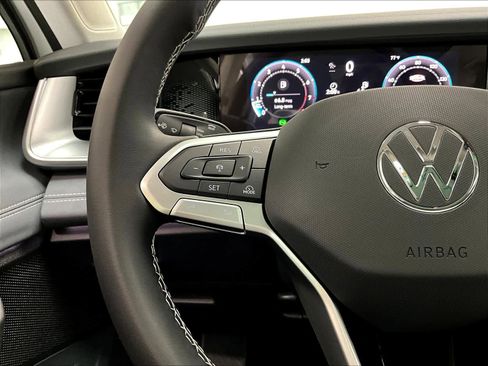 New 2026 Volkswagen Tiguan SE image 17