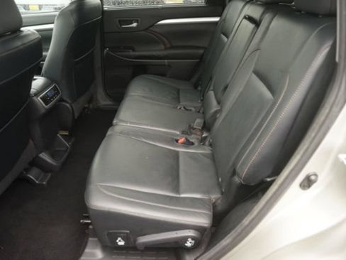 Used 2015 Toyota Highlander XLE FWD image 13