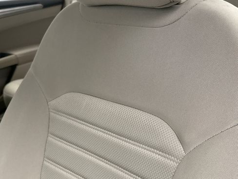 Used 2020 Ford Fusion SE FWD image 8