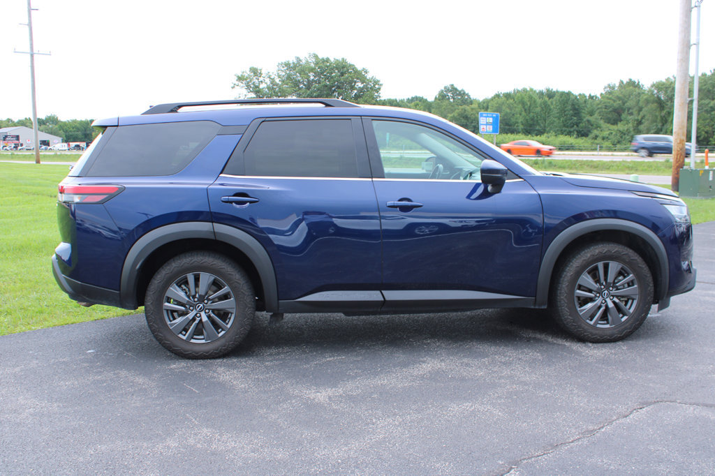 Used 2022 Nissan Pathfinder SV AWD/4WD image 14