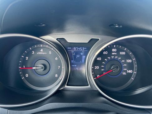 Used 2013 Hyundai Veloster w/ Style Pkg FWD image 34