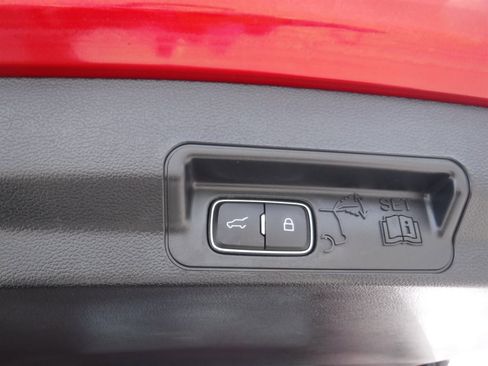 Used 2023 Ford Explorer Limited image 7