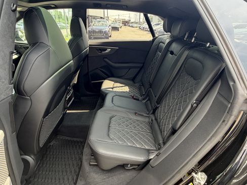 Used 2025 Audi SQ8 Prestige w/ Prestige Package AWD/4WD image 17