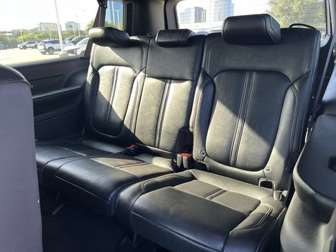 Used 2024 Jeep Wagoneer L Series II w/ Flexible Seating Group AWD/4WD image 10