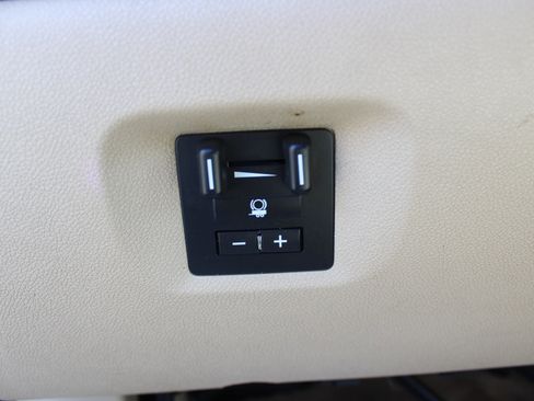 Used 2011 GMC Yukon Denali image 23