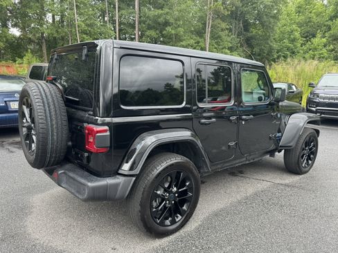 Used 2025 Jeep Wrangler Unlimited Sahara w/ Safety Group AWD/4WD image 5