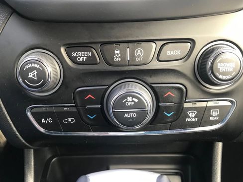 Used 2016 Jeep Cherokee Trailhawk w/ Comfort/Convenience Group image 26