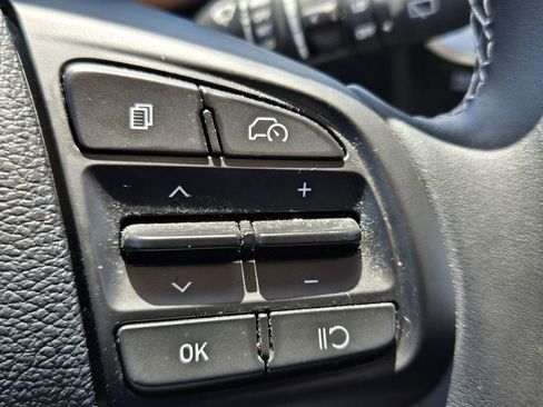 Certified 2023 Hyundai Venue SEL FWD image 26