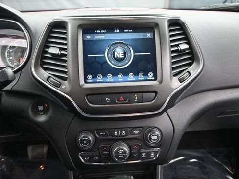Used 2022 Jeep Cherokee Trailhawk AWD/4WD image 8