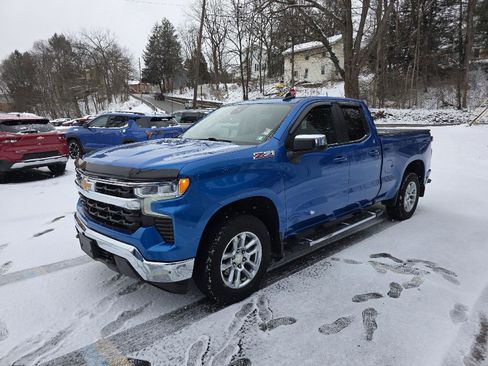 Used 2023 Chevrolet Silverado 1500 LT w/ Z71 Off-Road Package image 4