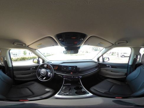 Used 2026 Kia Carnival FWD image 45