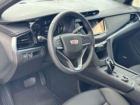Certified 2025 Cadillac XT6 Luxury image 8