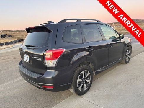 Used 2017 Subaru Forester 2.5i Premium image 3