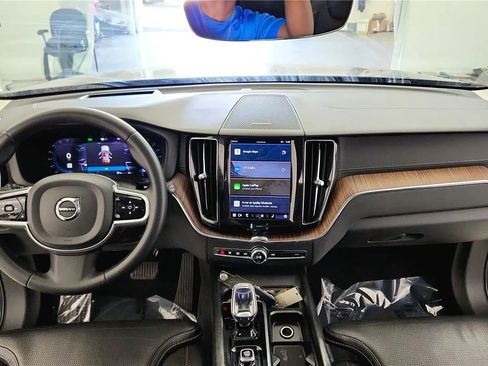 Used 2023 Volvo XC60 B5 Ultimate w/ Climate Package image 35