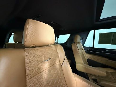 Certified 2023 Cadillac Escalade Sport w/ LPO, ONYX Package image 31