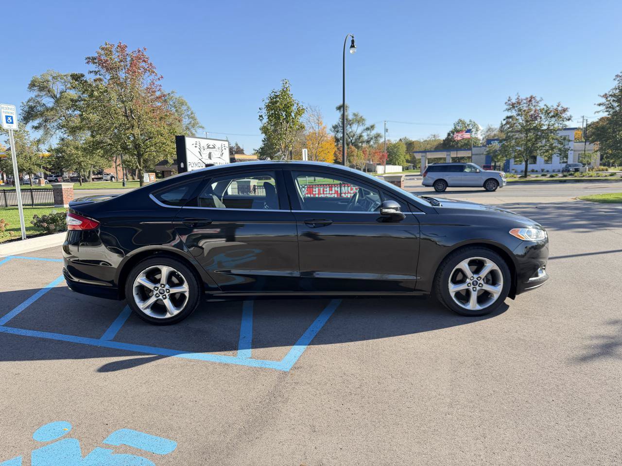 Used 2014 Ford Fusion SE FWD image 4