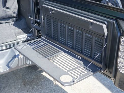 Used 2024 Jeep Wrangler Sport AWD/4WD image 9