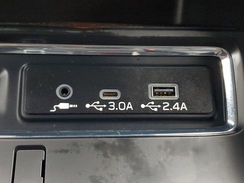 Certified 2025 Subaru Ascent Limited image 32