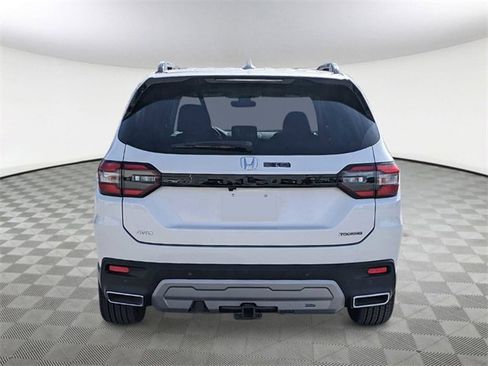 New 2025 Honda Pilot Touring image 5