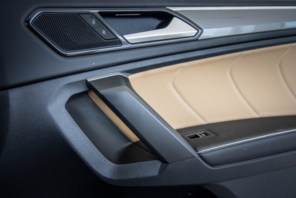 Certified 2024 Volkswagen Tiguan SE R-Line FWD image 19
