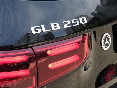 Certified 2024 Mercedes-Benz GLB 250 4MATIC image 25