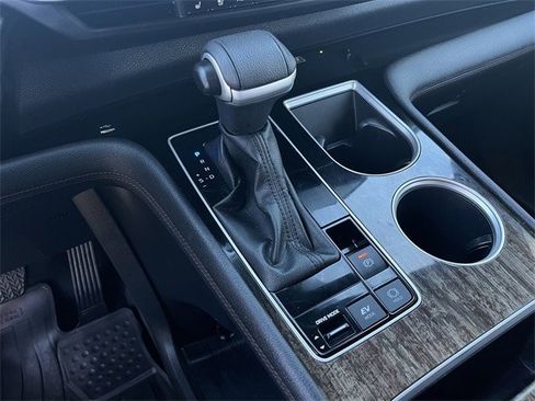 Used 2025 Toyota Sienna Platinum image 22