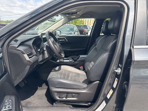 Used 2025 Mitsubishi Outlander SE FWD image 15