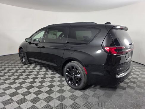 New 2026 Chrysler Pacifica Select w/ S Appearance Package FWD image 7