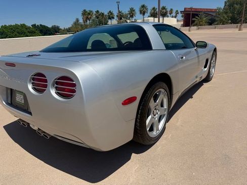 Used 1998 Chevrolet Corvette Coupe w/ Roof Pkg RWD image 22