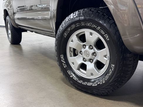Used 2011 Toyota Tacoma 4x4 Double Cab w/ TRD Off-Road Pkg w/JBL Audio image 29