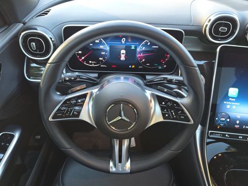 Used 2025 Mercedes-Benz GLC 300 4MATIC image 13