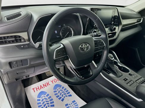 Used 2021 Toyota Highlander XLE AWD/4WD image 8
