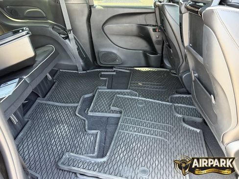 New 2026 Chrysler Pacifica Limited w/ Uconnect Theater Family Group FWD image 16