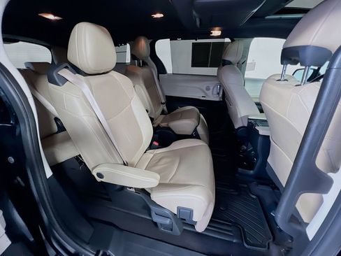 Used 2024 Toyota Sienna Limited FWD image 30