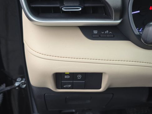 Used 2023 Toyota Highlander XLE image 35