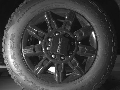 Used 2026 GMC Sierra 2500 AT4 w/ AT4 Premium Plus Package AWD/4WD image 10