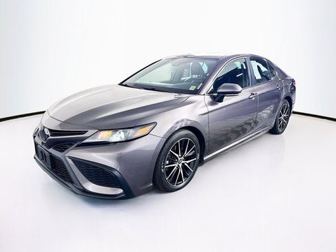 Used 2022 Toyota Camry SE w/ Cold Weather Package AWD/4WD image 1