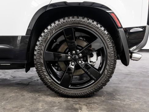 Used 2023 Land Rover Defender 110 X-Dynamic SE AWD/4WD image 14