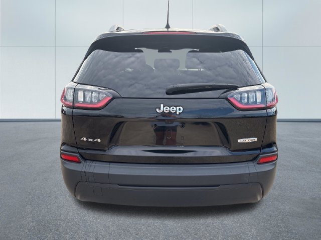 Used 2019 Jeep Cherokee Latitude Plus w/ Cold Weather Group AWD/4WD image 3