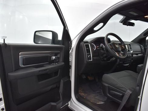 Used 2024 RAM 1500 Warlock AWD/4WD image 5