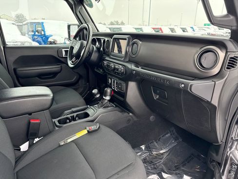 Used 2022 Jeep Wrangler Willys image 10