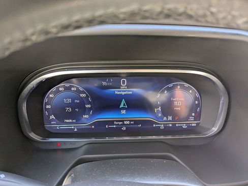 Used 2023 Chevrolet Suburban Premier image 16