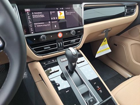 New 2026 Porsche Macan image 31