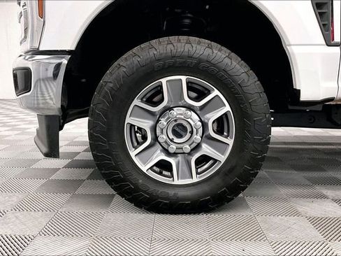 Used 2024 Ford F250 Lariat w/ FX4 Off-Road Package AWD/4WD image 9