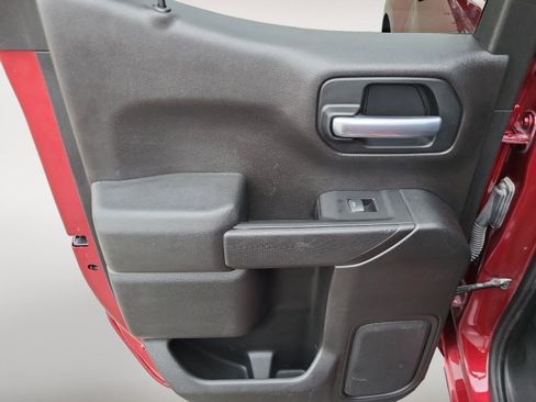 Used 2020 Chevrolet Silverado 1500 Custom w/ Custom Value Package image 18