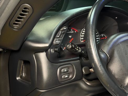 Used 2004 Chevrolet Corvette Convertible w/ Preferred Equipment Group image 26