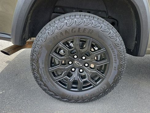 Used 2025 Chevrolet Colorado Trail Boss image 7