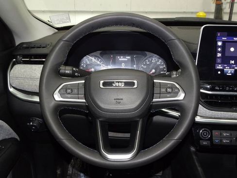 Used 2022 Jeep Compass Latitude image 22