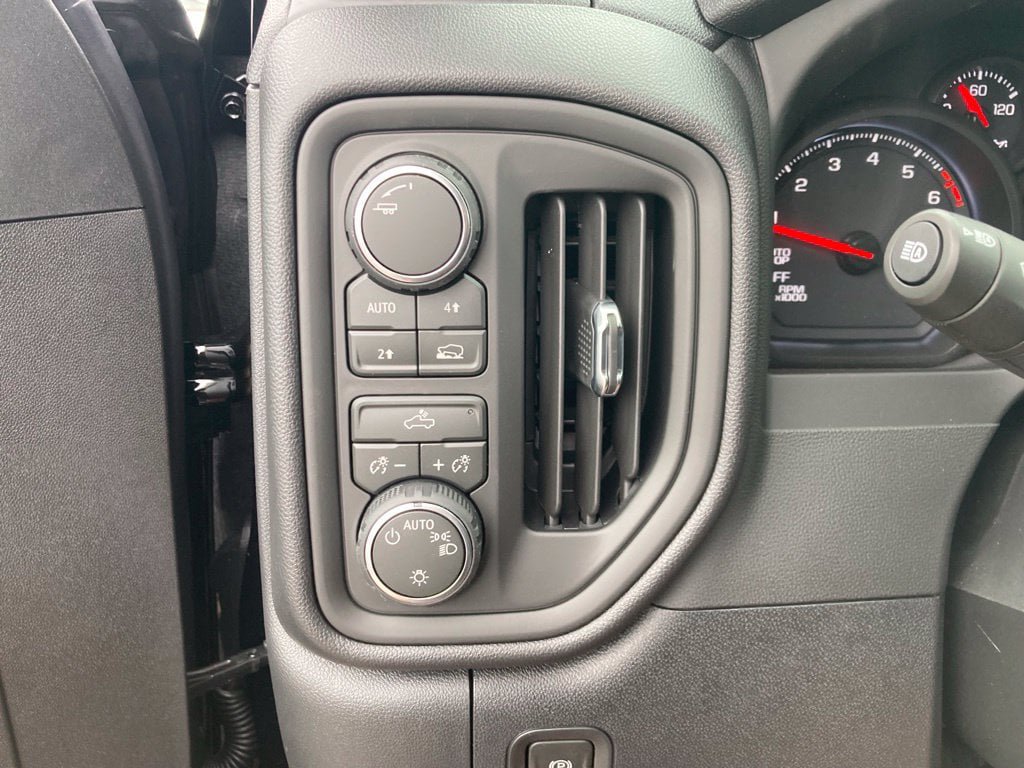 New 2026 Chevrolet Silverado 1500 Custom w/ Turbomax Blackout Package AWD/4WD image 15