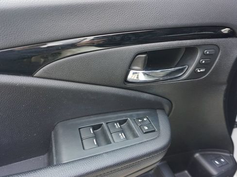 Used 2022 Honda Pilot Touring image 4